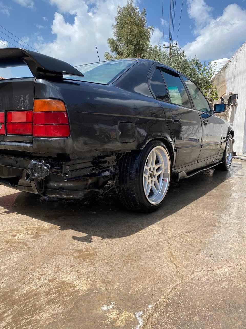 السلام عليكم BMW 
موديل 1992 
حجم 525 كبس
سعر 48 بي مجال
*********** نتصل واتساب
