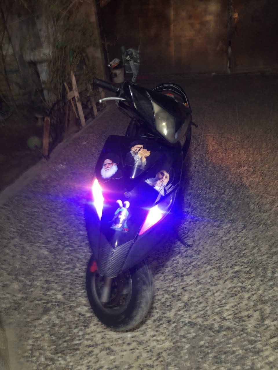 سلام عليكم شباب ثلعب جي تي ار دراجه نضيفه وحلوه ومرتبه بس مكينه مفتوح مره واحده مبدله ولفات نقصه فقط قفل بانزين و تساند تعليك بقيه كاملات سعره ٣٧٥ وبيه مجال مستعجل على بيعته ***********
