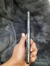 بلاك شارك 4 ذاكره 256 جان شغال كلشي مبي بس حاليا شاشه طفت كارتون موجود...