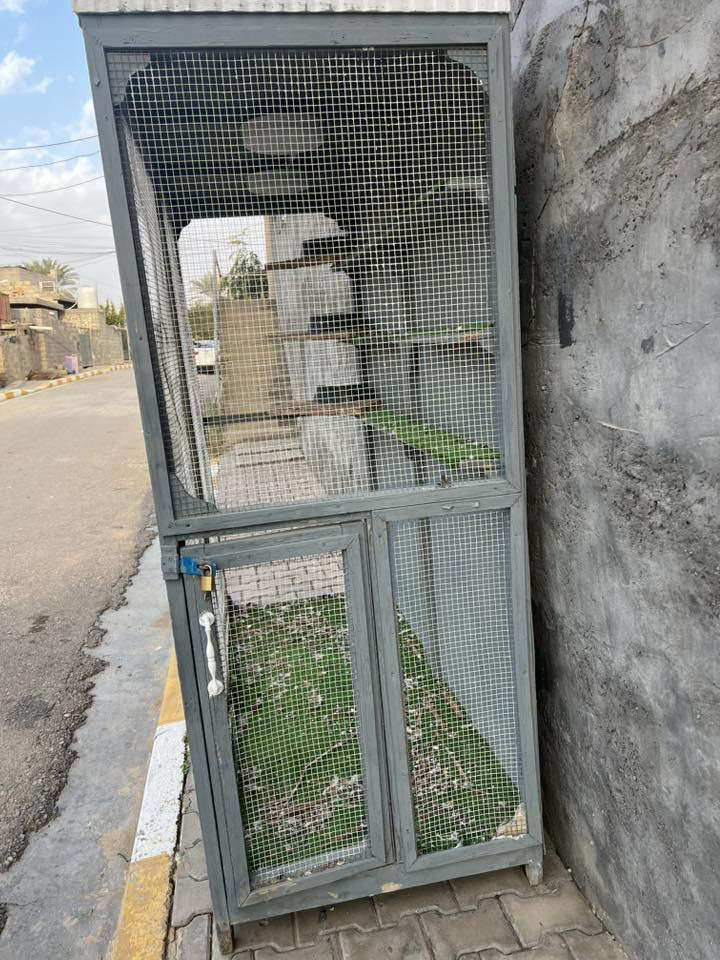 السلام عليكم قفص للبيع الطول ٢متر والارتفاع ٢متر والعرض متر السعر ٧٥ قفل اشراي يتصل ***********
