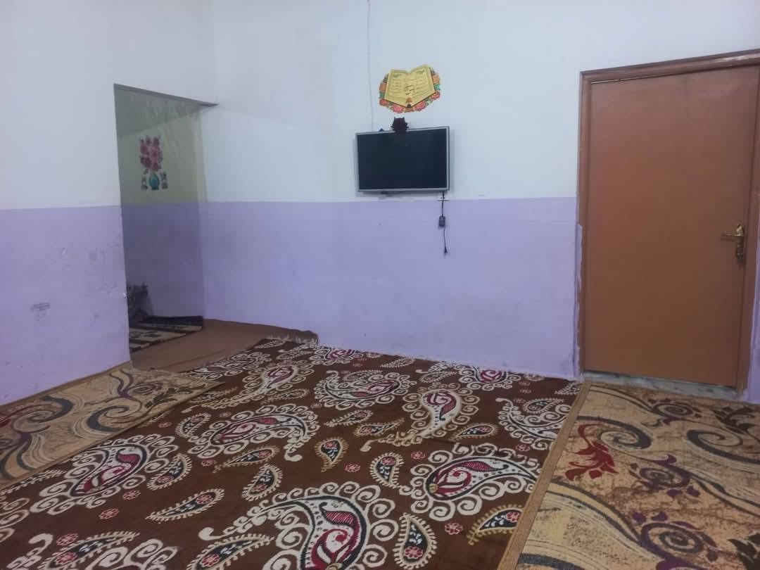 بيت للبيع بسعر مناسب 🔥
مستعجل على البيع ***********

بيت للبيع عنوان حي سكينه ع النهر البيت ركن مساحته 300متر غرفتين نوم 5في4 صاله 6في5 مطبخ 4ونص في 3 مع حمام داخلي
مضيف 8في4 حديقه بل واجهية وبجانب البيت قطعه مساحهتا 100متر... كهرباء رسمي مي اساله رسمي مسجل في البلديه مشمول في التطويب واصل رقم الدار وزقاق
