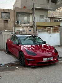 تسلا مودل 3 تك تمشي 415 بـ الشحنه لوحده بيها جاملغ وبونيد فقط بدون شاص...