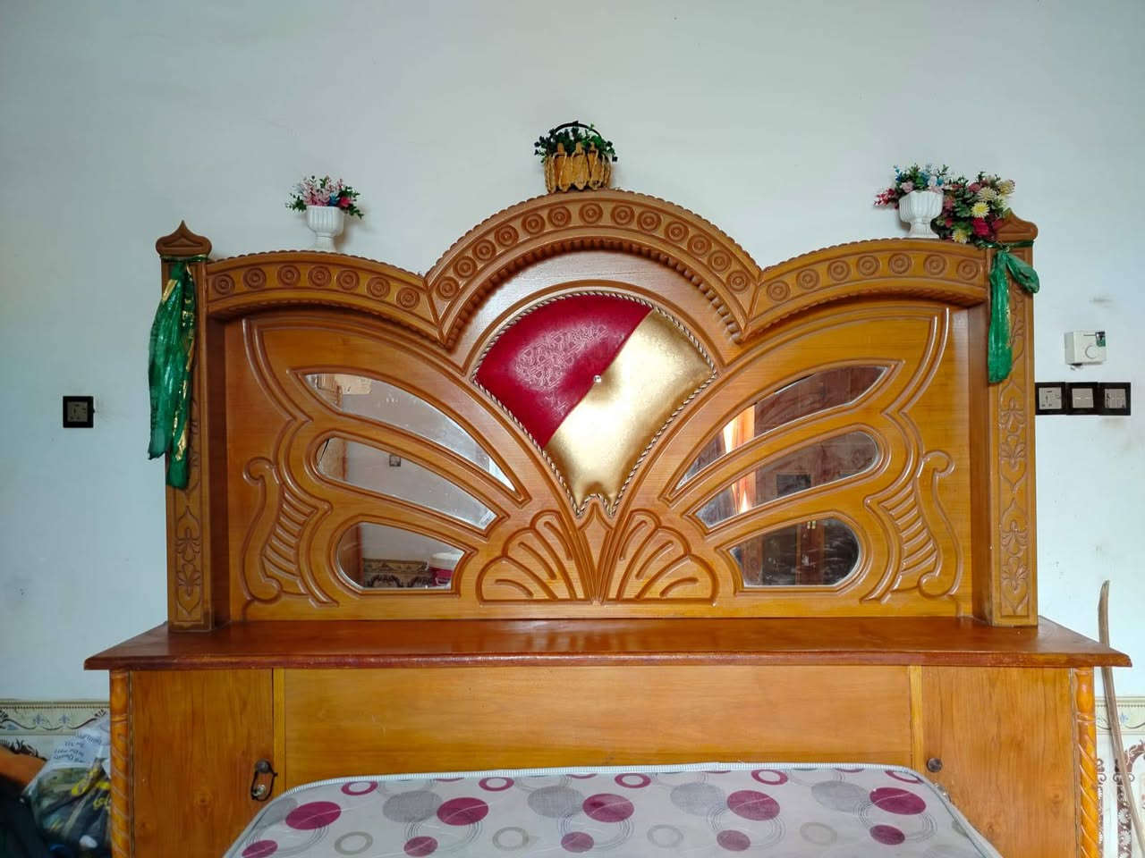 غرفة نوم نضيفه استعمال قليل جداً التواصل خاص ماسنجر او واتساب ***********
