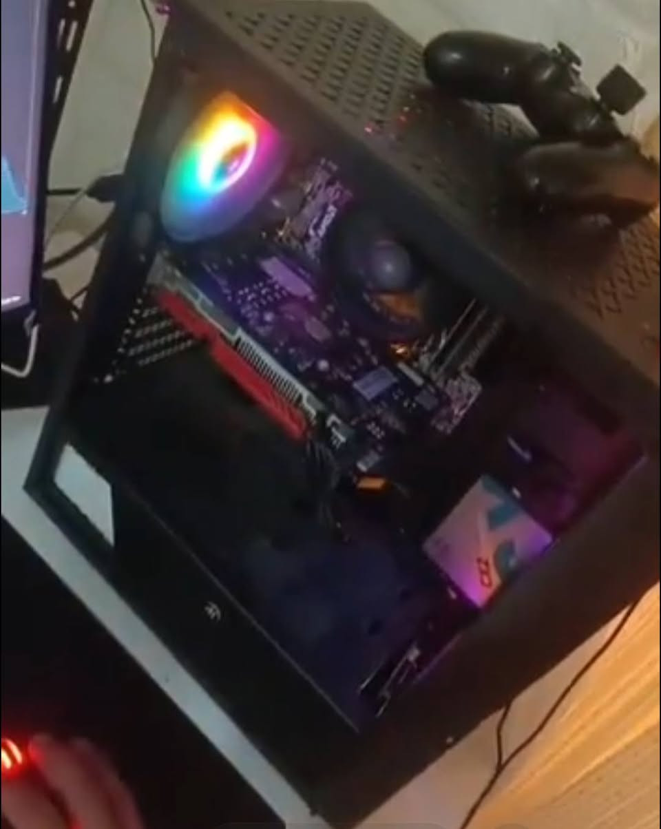 CPU: AMD Ryzen 5 2600 (6-Core Processor)
GPU: NVIDIA GeForce GTX 1650
Motherboard: ASUS Prime A320M
RAM: 16GB (2x8GB) DDR4 @ 3200MHz
Storage (OS): 256GB SSD
Storage (Data): +1TB HDD
380,000 iqd و معامەلە أربيل, العراق


**إذا كنت صاحب هذا الإعلان وتريد حذفه لأي سبب، رجاءا أرسل رسالة إلى الدعم الفني**