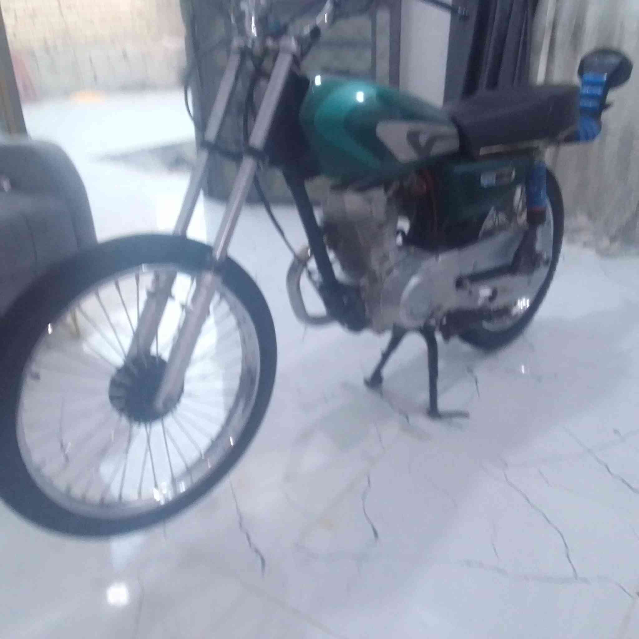 سلام عليكم دراجه للبيع كلك شاصي 23مكينه 24 وتعميره 25 سعر 500 مفتوحة ولفات والدراجه  شلعه شك الكاع ومعدل رقمي ***********
