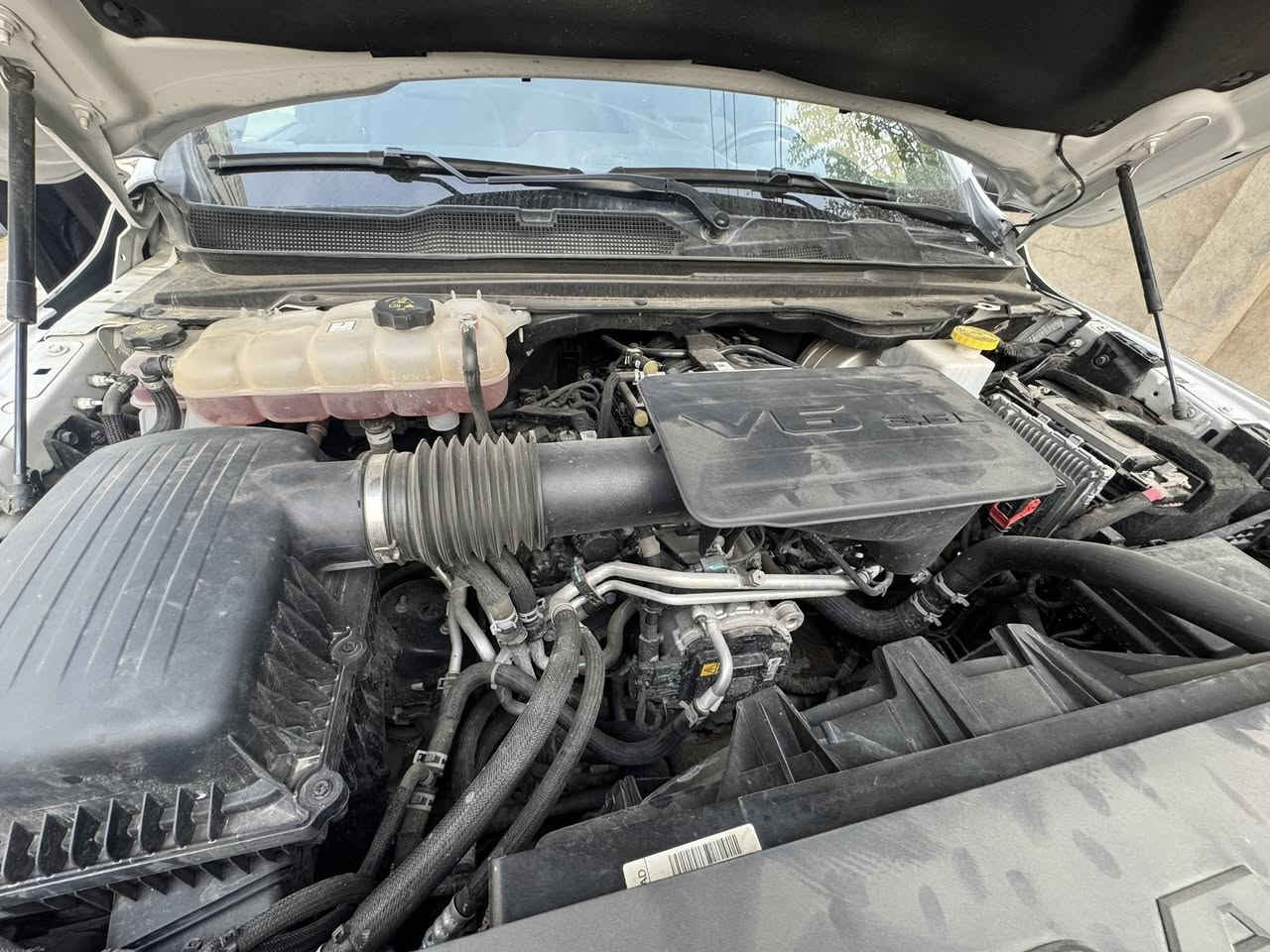 صلو على محمد وال محمد
دوج رام موديل 2023 ماشيه 30 باب طويل بدي قصير
رقم بغداد سنويه وهزه جديده بسمي
مكينه ٦  السياره بعدها بحاله الشركه
حادثها من امريكا واكعه شجره عليها بيها صبغ جامرلغ خلفي وربع القماره بدون اي داخل شرط بدون ايرباك شركه ماطاك
للبيع او المراوس مكاني ديالى بعقوبه السعر 255 ***********
