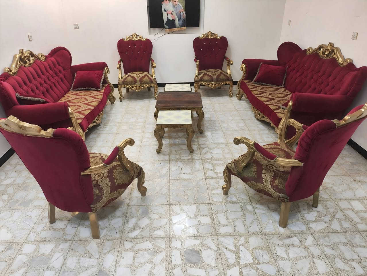 السلام عليكم تخم زان تركي عشر مقاعد زائد طبلات ثلاثة
العنوان بغداد 
تواصل الرقم *********** واتساب او تصال
