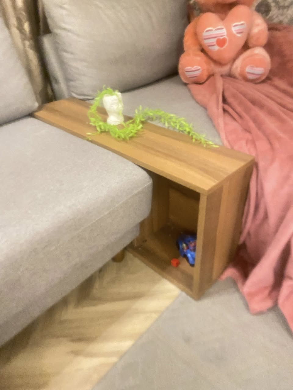 غراض بيت للبيع نضيفات جدا
ميز طعام 
كورنر
سعرهم جدا جدا مناسب


**إذا كنت صاحب هذا الإعلان وتريد حذفه لأي سبب، رجاءا أرسل رسالة إلى الدعم الفني**