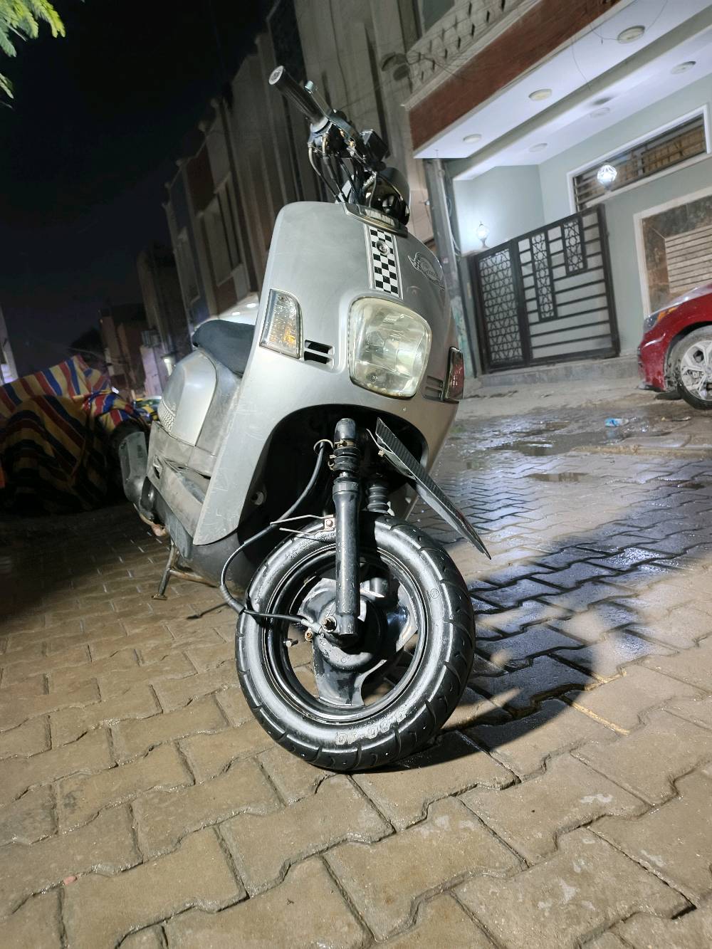 العنوان بغداد الحرية دباش 📍
السلام عليكم
الدراجه بيه نواقص مثل الدشلي مل عداد و الطوافه مل  بانزين مرات تقره ومرات متقره والدرجة مكفول انطيك ضمان لمدة يوم تفحص نكره سلف بكل وكت