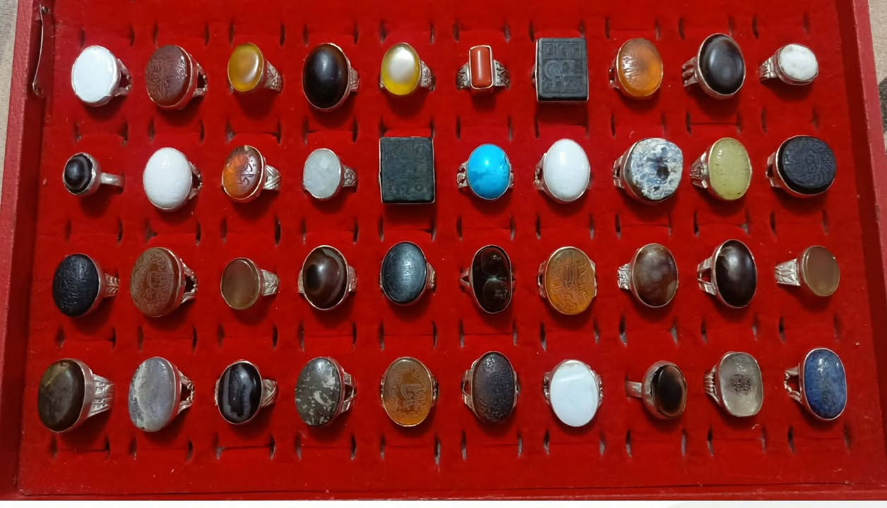 السلام عليكم اخوان 40 خاتم ابيع كل المجموعه سعر القطعه 35 مكان كربلاء ***********
