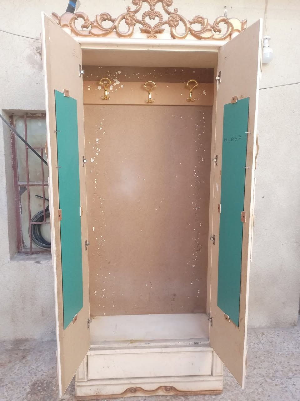 سلام عليكم كنتور زاويه نجاره عراقي مطعم بكويتي مال غرفه بي جرار واحد السعر ٤٥ الف الزبير ***********
