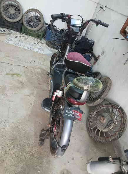 دراجة للبيع ٥ بطاريات سعرها ٢٠٠ وبي مجال قليل بطاريات فول مكاني بعقوبة مدخل مفرك شارع العريض ***********
