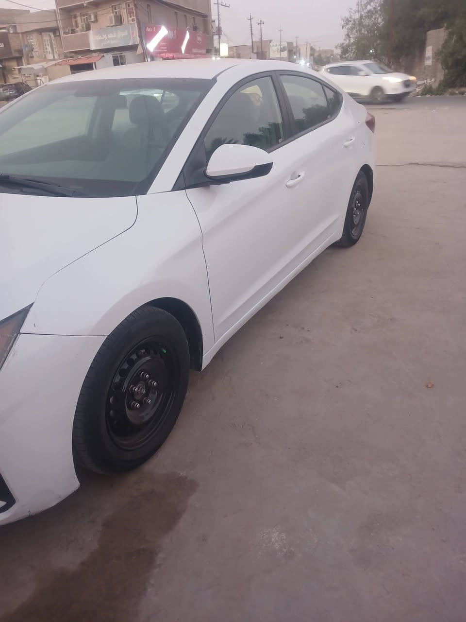 السلام عليكم النترا موديل ١٩ شكل ل٢٠سيارة محرك ٢٠٠٠ الكير ATسيارة ليبل واحد بجم كبس حادثها من امريكا جاملغ خلفي سيارة بيها جاملغات خلفيه ليبان الي وره لسايق مضروبات كلير فقط سيارة جاهزه من كلشي السعر ١٢٠ وبيها مجال وهذا رقمي ***********
