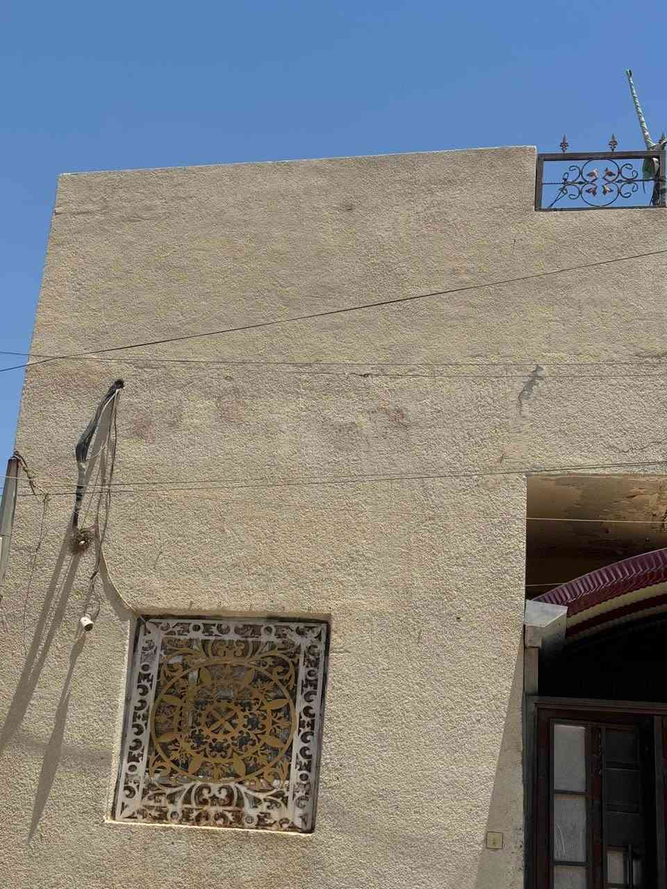 بيت في حي الشهداء مساحته 100 متر الواجهه عشره والنزال عشره البيت ركن طابق واحد للتواصل الاتصال على الرقم واتساب ***********
ابو علي للعقار
