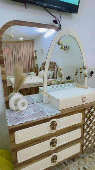 غرفه تركي درجه اولى  نظيفه عشر قطع سرير مخزن وجكات عنوان بغداد رقم التلفون ***********
