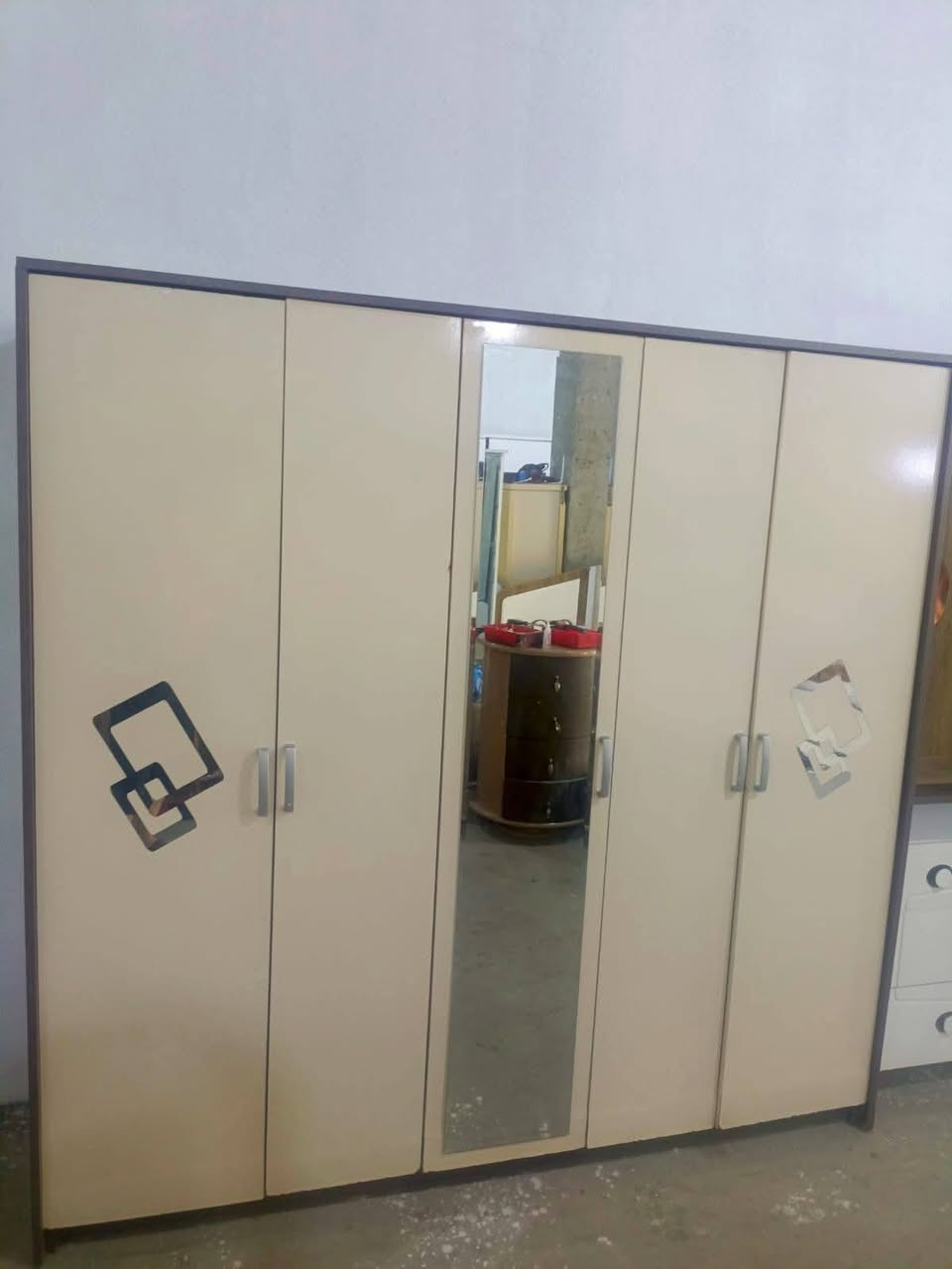 غرفه نوم شرط نظافه بسعر 325 للاستفسار الواتس اب ***********
