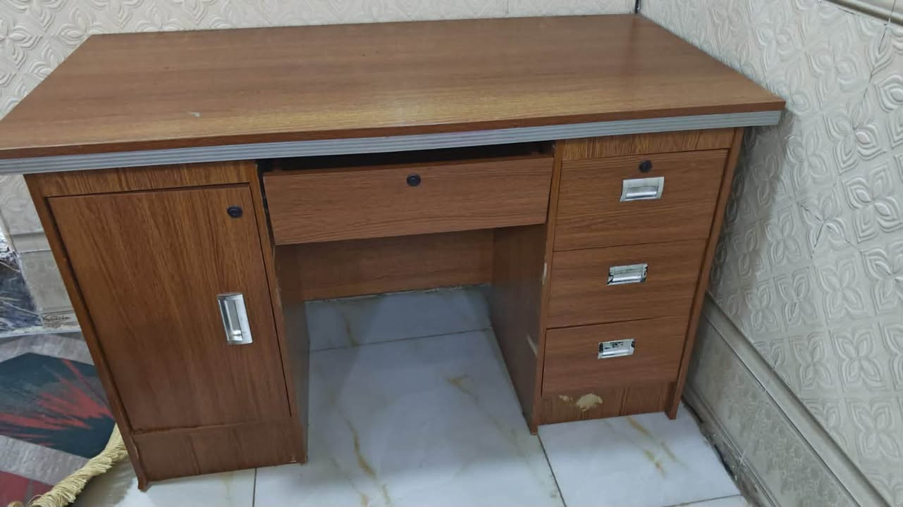 اثاث نضيف للبيع 

واتساب ***********
