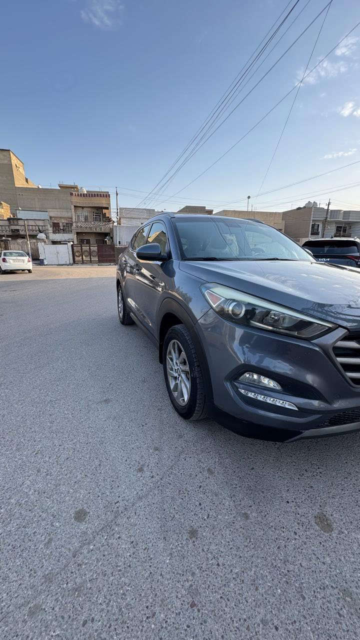 السلام عليكم
توسان مديل 2016
وارد امريكي حادثها جاملغ الايمن ومبدل نفس الون 

ماشيه /89mi

المكينه 2000GDi

المواصفات 
فور ويل 
مانع انزلاق 
سايد بريك رجل 
تحكمات ستيرن
مود درايف (انظمه قياده)
شاشه +كامره دواره 
كشن سائق كهربائي 
لايت خمس عدسات
لد نهاري
رقم بغداد 
سياره حداديه وصدر جديد 
تبريد ثلج
🛑 السعر 144 ورقه 
الاتصال ***********
