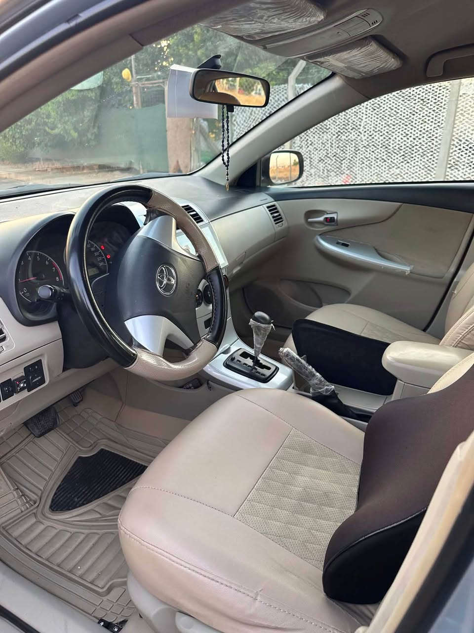 فرؤشتني خيرا كرؤلا تةكسي ٢٠١٣ بي سبوغ گيرو مةكينة بةشةرت كارةباييات و تةبريد و هةموو شتي بةشةرت سةيارةكة زؤر خاوينة ٢ دةستة هةموو شتي جاهيزة سةعر ١٥٥ مةجالةكي برايانة زانياري زياتر *********** أربيل, العراق
