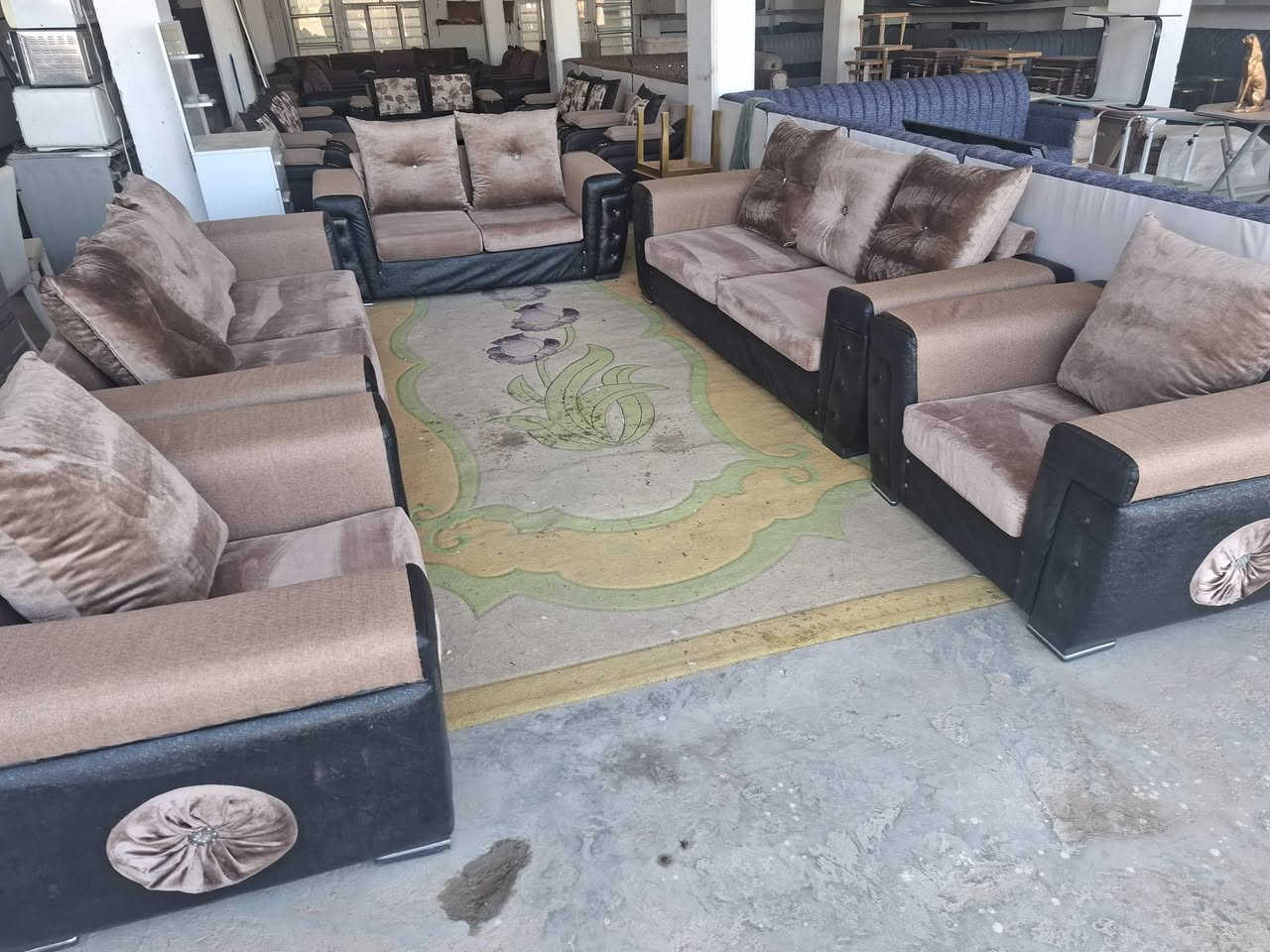 تخم باله تركي ماركه  نظيف جدا جدا 10نفر اسفنج ضغط طبي بولستر ودوشك منفصل كلش قوي ومرتب نضيف باله تركيي
الحمزه الغربي ***********
