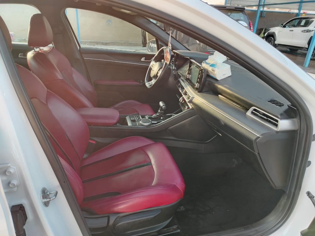 السلام عليكم كي فايف موديل 21 رقم سليمانيه وارد امريكي. ضرر جاملق وبنيد  بدون شواصي  وبيه شبر صبغ بجنطه  ماشيه 100 الف كيلو متر  السعر 170 وبيه مجال بسيط  رقم الهاتف ***********
