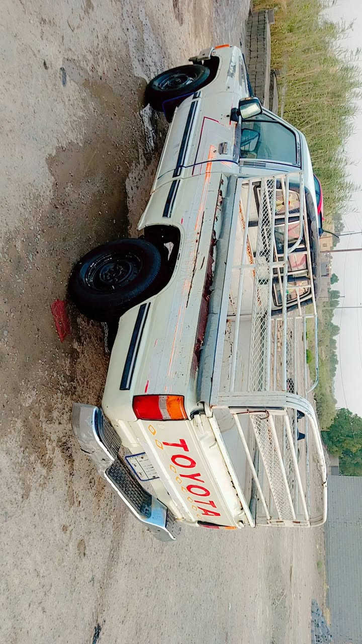 سلام عليكم سياره للبيع تويوتا بيكم موديل 86 مكفوله كير محرك شاصي تواير جدد حداديه جديده والكشره كدامكم رقم واسط الماني سنويه 2030 سياره جاهزه المكان الناصريه مركز السعر 52وبيه مجال حق الجيه 
هاتف ***********
