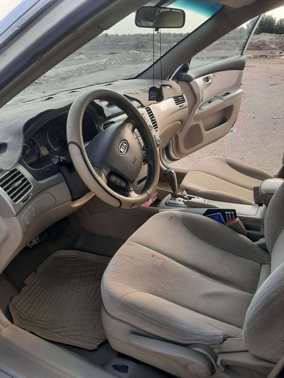 السلام عليكم 
كية اوبتيما موديل الفين و٧ خليجي رقم بصرة السعر ٨٥ وبيها مجال المكان ميسان ،*********** الرقم لل استفسار
