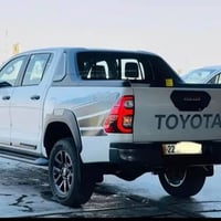 للبيع تيوتا هايلوكس سته سلندر ادفنجر فول 2024 مواصفات تبريد امامي وخلف...