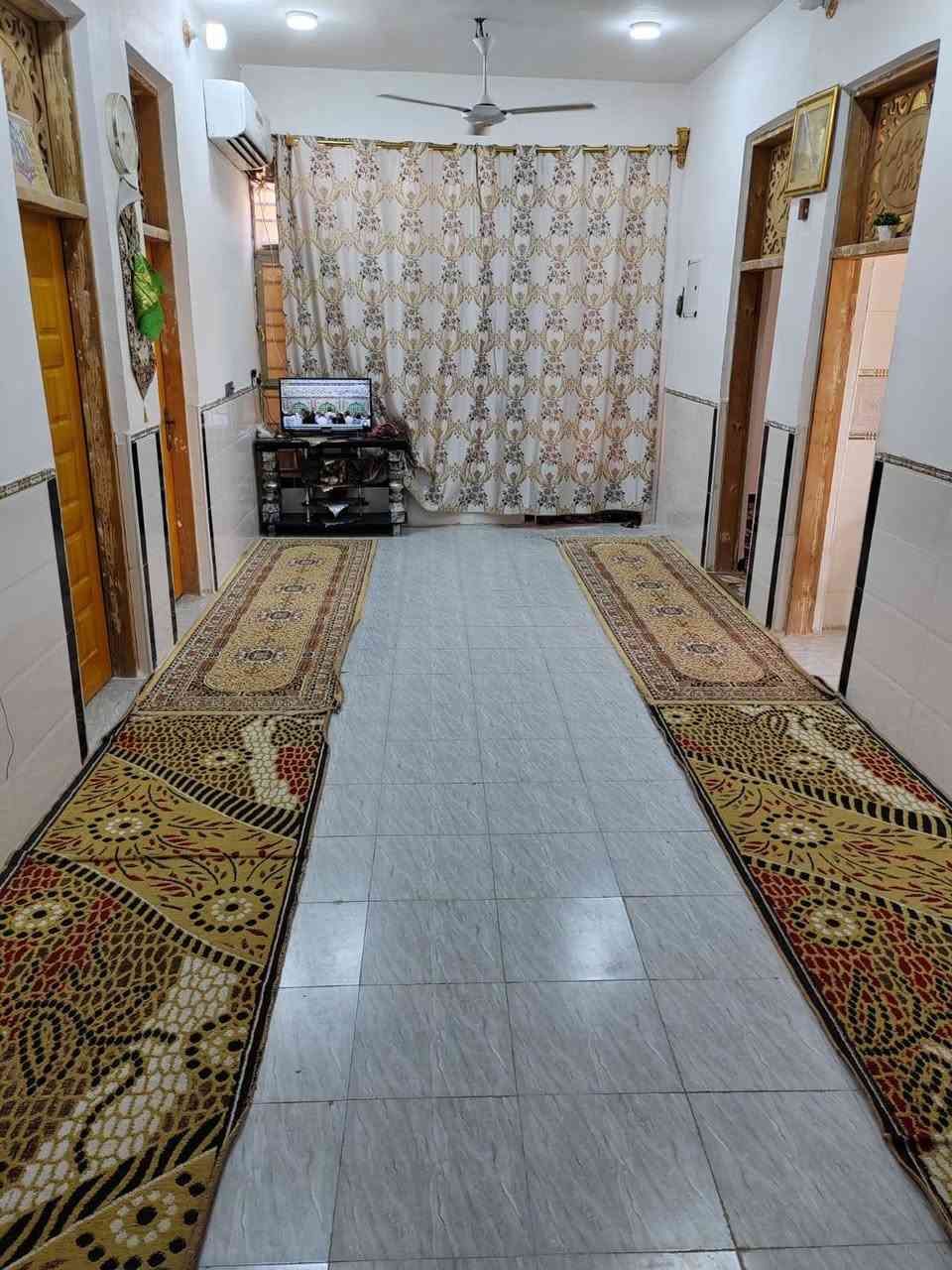 السلام عليكم. 
بيت للبيع مساحته  ٢١٠
العنوان كاع مهدي عاكول خلف الطاقه الكهربائيه. 
الاستفسار على هذا الرقم (  *********** )
