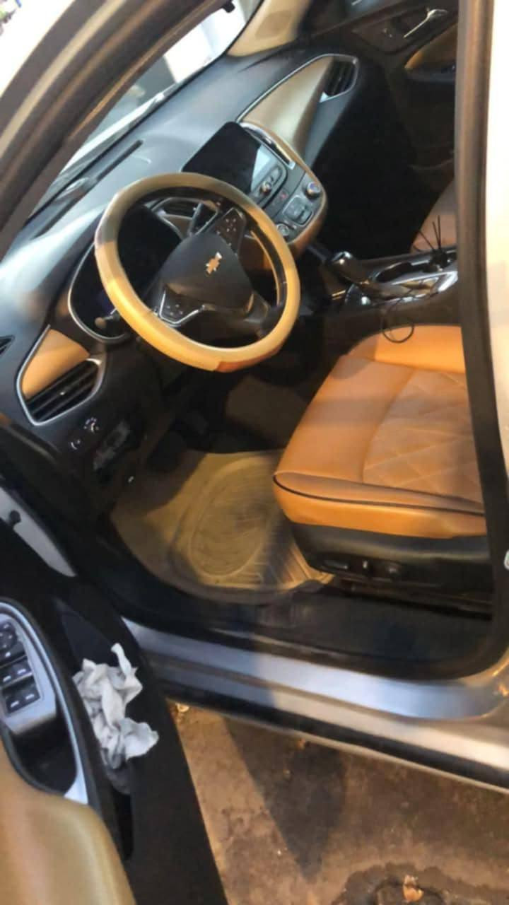 السلام عليكم 
‏‎للبيع شوفرليت ماليبو موديل 2020 
مواصفات RS رياضي 
‏‎الضرر //  جاملغ+ باب في الصور 

‏‎رقم اربيل  

‏‎المواصفات 
‏‎🔴 بصمه ابواب + جنطه
‏‎🛑محرك 1500 توربو ✈️
🛑كير اوتو او عادي 
‏‏‏‏‏‎🛑شاشه كبيره تدعم 📲Android Auto/car play
‏‎🛑خرائط Gps📌
‏‎🛑كامره خلفيه 📷
‏‎🛑كروز مثبت سرعه
🛑توقف ذاتي AUTO STOP
‏‎🛑شاشة ضبط واعطال بل دشبول
‏‎🛑منافذ USP/ 12V /Tip C
‏🛑كشن السائق كهرباء 5 حركات
مواصفات RS معروفه
‏‎السياره جاهزه بدون نواقص 
‏‎السعر123 وبيها مجال 
‏‎مكاني بغداد 

الاتصال او وات***********
