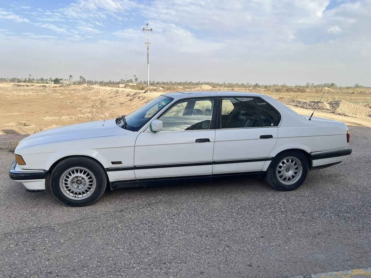 BMWموديل 1991
محرك 735 مجفت
حداديه نص عمر 
سنويه جديده. مشروع وطني  لحد 2031 الرقم الجديد
تحويل ثاني يوم 
مكفوله عشائرياً وقانونياً
تايرات جديده 
سبيرها وياها وجكها الاصلي 
مصبوغ بيها ٣قطع بس نبيع مصبوغ عام
العنوان/البصرة/الهارثه/
الرقم/***********
