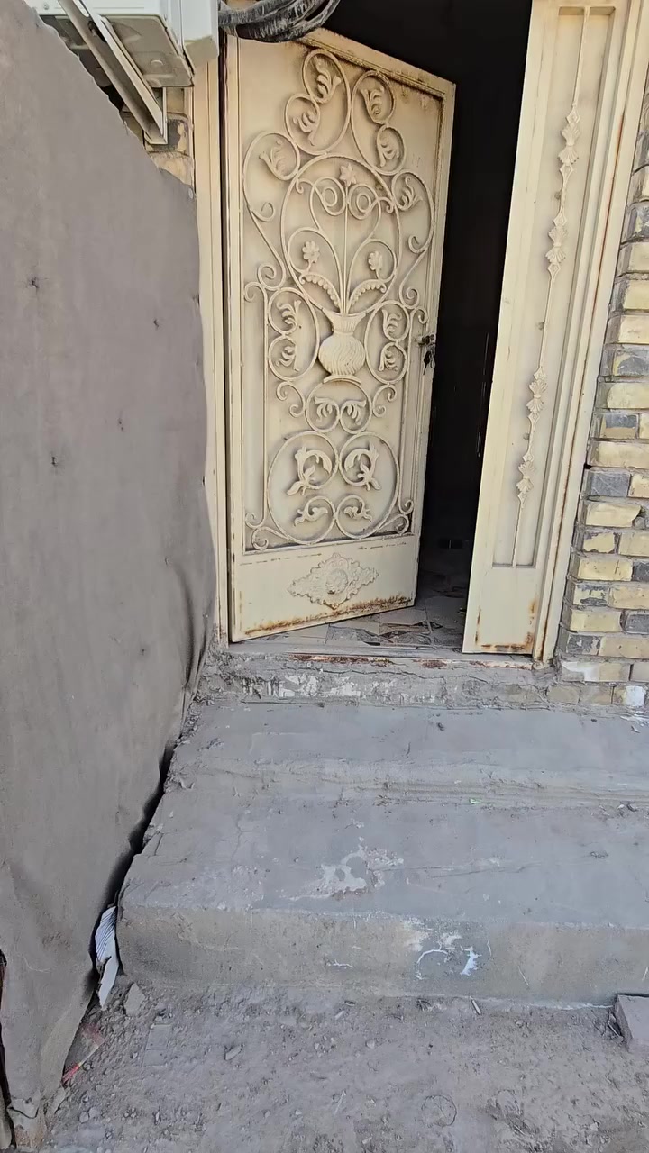 مشتمل للايجار ٤٠ م حي لحسين شارع العكاشي
يحتوي ع غرفه مطبخ وصحيات

الاستفسار ***********
