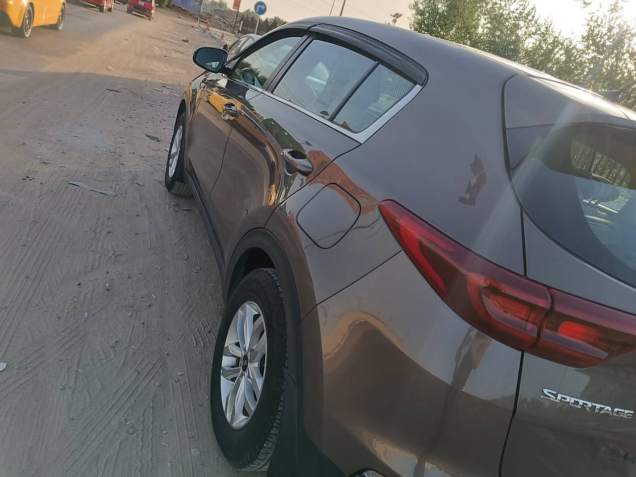 للبيع سبورتج موديل 20 مكفولة كفالة عامه وارد خليجي محرك 2000 دوش رقم بغداد مشروع وطني باسمي تحويل ثاني يوم ماشيه 88 الف مواصفات نظام منحدرات و3 أوضاع قياده تبريد قطعتين باقي المواصفات عاديه السيارة جديده ما بيها اي ضربه أو ضرر *********** 
ب197 
بغداد الغزالية
