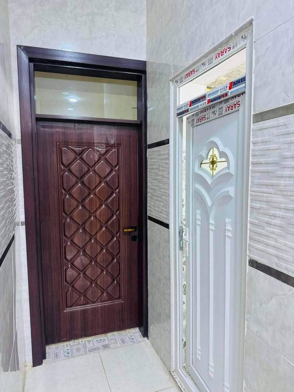 (🧿بيت للبيع طابو صرف🧿)
✅مساحة 100 متر 
✅مكانه نجف مجمع بيتي مقابيل مجمع لميرات 
———————————————طابق ونص الطابق الثاني هيكل 
جميع لخدمات متوفرء 
✅ماي كهرباء مدارس 
يتكون صاله ستقبال مطبخ غرفه صحيات طابوك جمهوري صب كونكريت 
——————————————
بسعر مناسب 
***********
