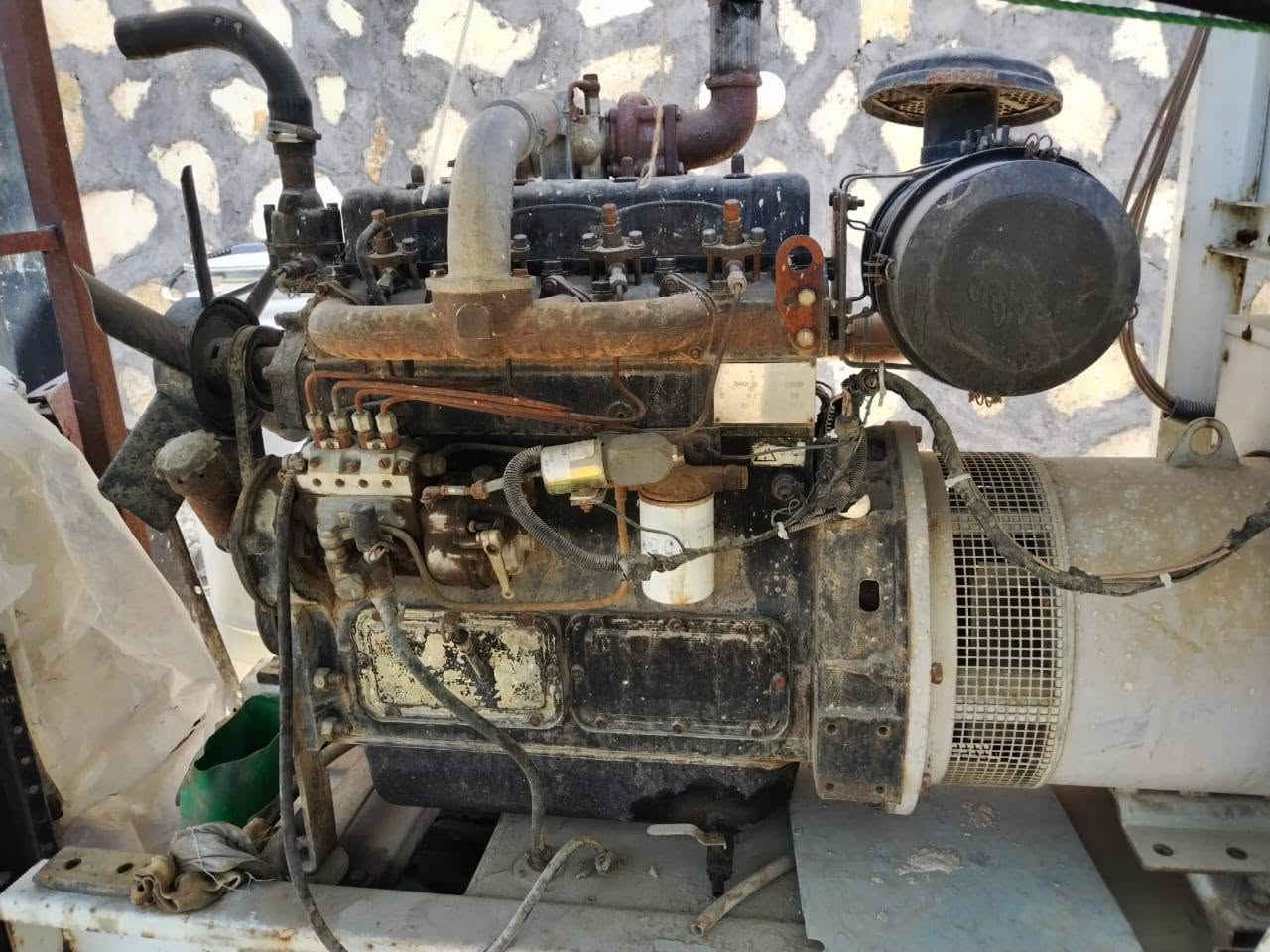 سلام عليكم مولده بيركن صيني 50Kv مشتغل قليل  نقص بطاريه وراديتر مثقوب السعر $30وبيه مجال رقم التصال ***********
