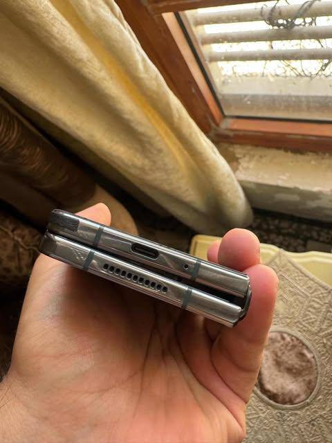 للبيع سامسونج Galaxy Z Fold 4 نسخة يابانية، معالج Snapdragon، ذاكرة 256GB
الجهاز شغال 100% بدون أي مشاكل. الشاصي نظيف جداً
الشاشة الداخلية نظيفة جداً، الشاشة الخارجية بيها شخوط سطحية ما حافرة بل شاشة غير مؤثرة على اللمس
 والكاميرا بيها شخط صغير غير مؤثر على التصوير مثل ما موضح بالصور الجهاز استخدام شخصي 
 السعر 600 ألف دينار عراقي وقابل للتفاوض 
الموقع بغداد – المشتل
موبايل : ***********
