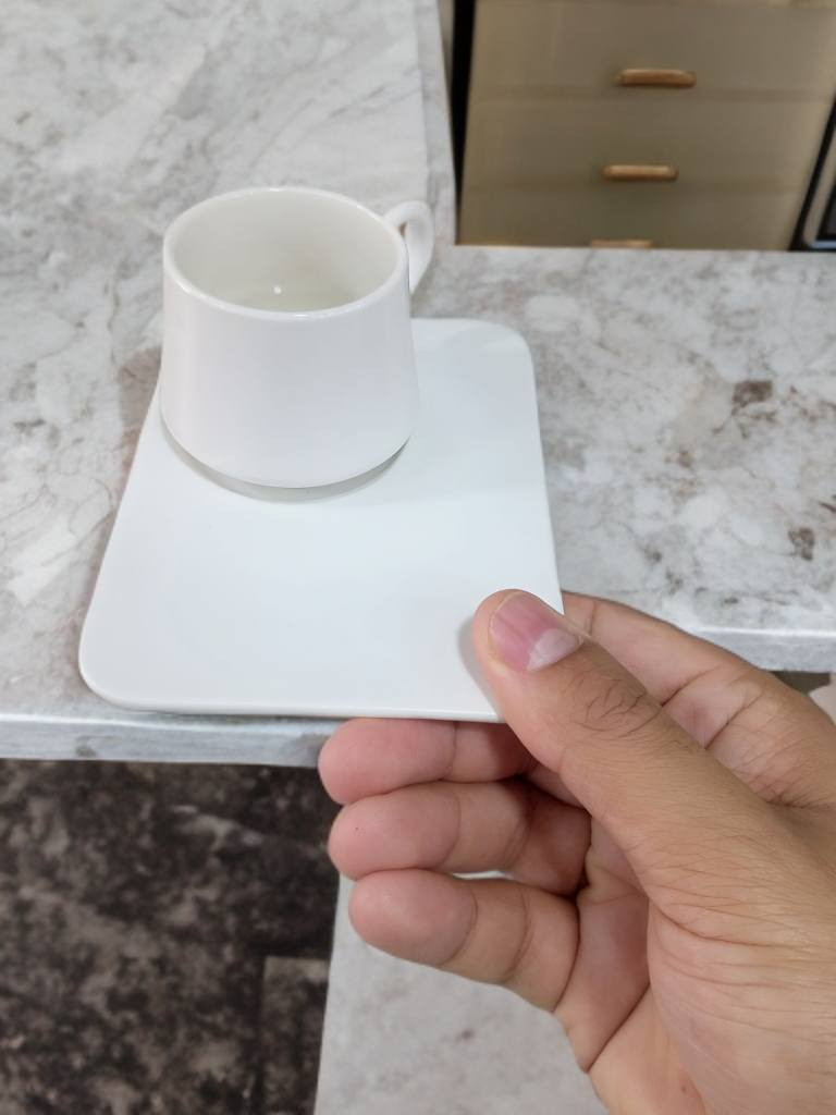 فنجان قهوة استندر مال كافيهات تريده ويا ملعقه او بدون ملعقه متوفر كمية شي راقي مال تقديم تواصل واتساب او خاص ***********
