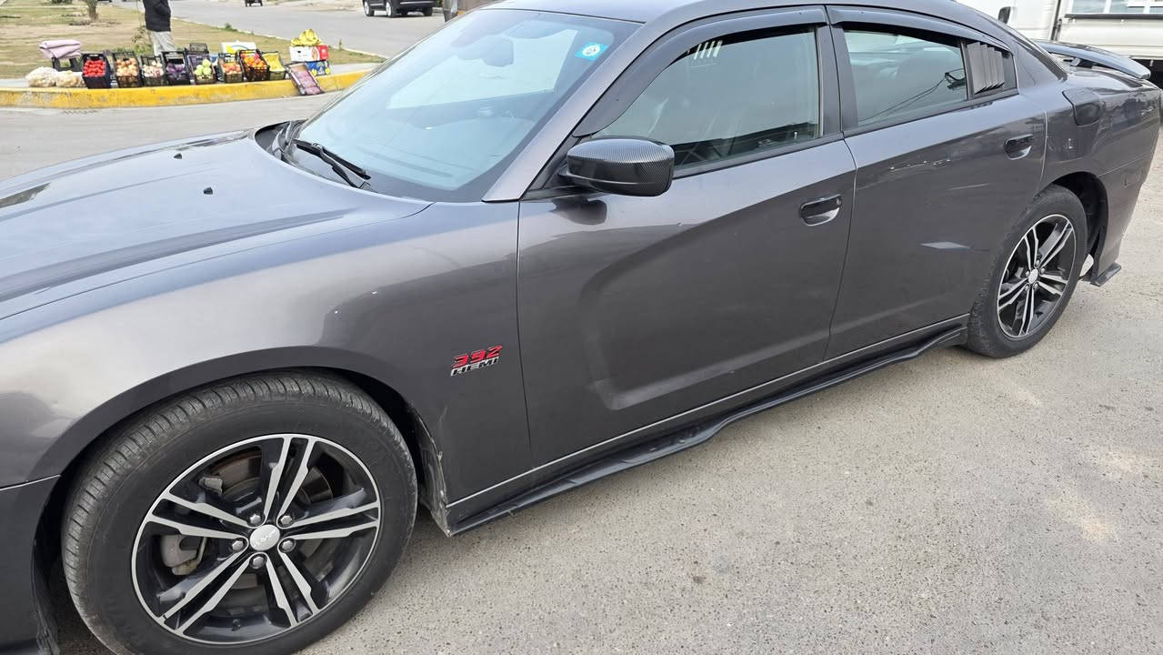 دوج تشارجر ٢٠١٤ للبيع
مواصفات كندية
- R/T  5.7 
- فورويل مفصول
-ماشيه 171 الف كيلو متر
- حادث بسيط جاملغ خلفي +قطعتين بارد صغيرة
-  بجم كبس بدون حادث 
- سيارة نظيفة استخدام شخصي ما مشتغلة على الخط ابد ولا داخلة سباق او رالي ومن هاي الاشياء
- سيارة اصولية رقم انكليزي بغداد جديد سنوية 2031 بسمي 
- وبيها هواي مواصفات السعر المطلوب ١٦٥ورقة 
- مكان السيارة بغداد 
-الاتصال ***********
