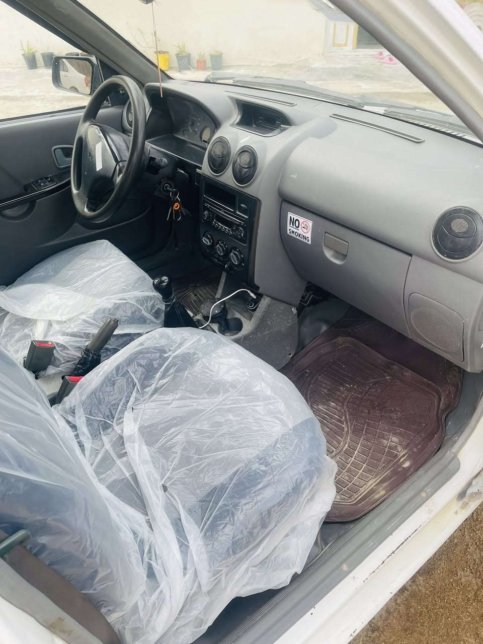 السلام عليكم سايبه للبيع موديل ١٢ سياره خير من الله مكينه حلوه كير ال٤ يفلت تايرات جدد حداديه حلوه غرفتا بل جيس السياره خير من الله رقم كربلاء السعر ٣٧ وبيها محال للشراي وهاذا رقمي ***********
