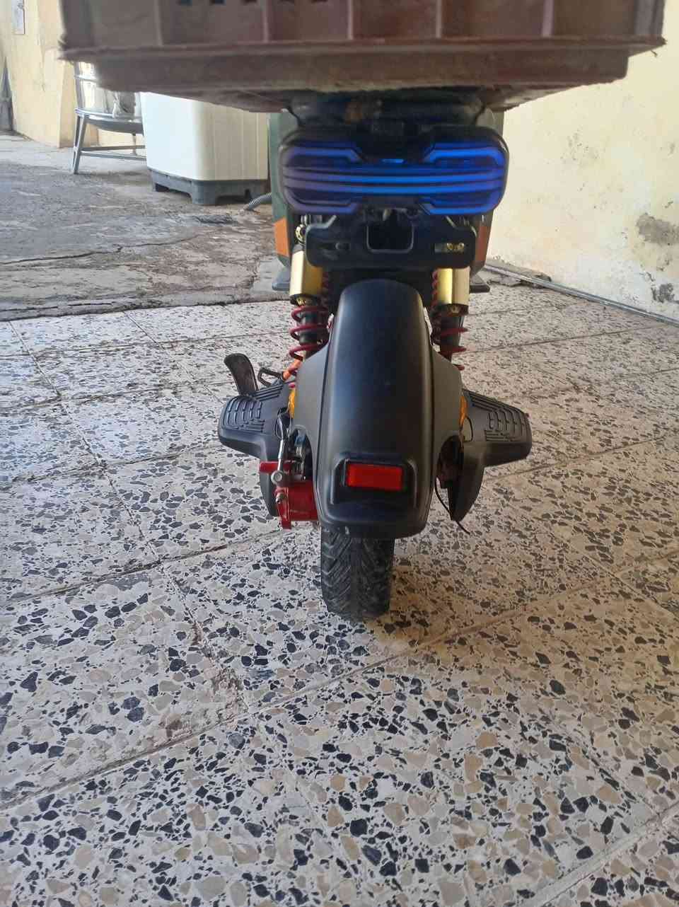 سلام عليكم ورحمة الله وبركاته X900 دراجه شحن للبيع الموديل 2025 5بطاريات فول نظافه 100 السعر 375 وبيه مجال مكاني ديالى بعقوبه كاطون الرازي الرقم ***********
