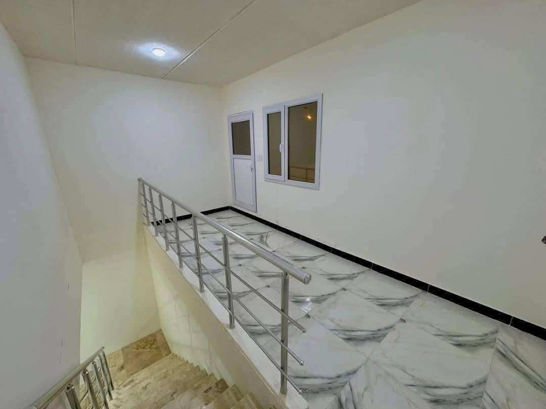 دار للايجار في مجمع قرية الغدير 2 السكني ✨👇🏻 
مساحة 150 م طابقين 

مقدم شهرين 

للتواصل *********** واتساب 📱
