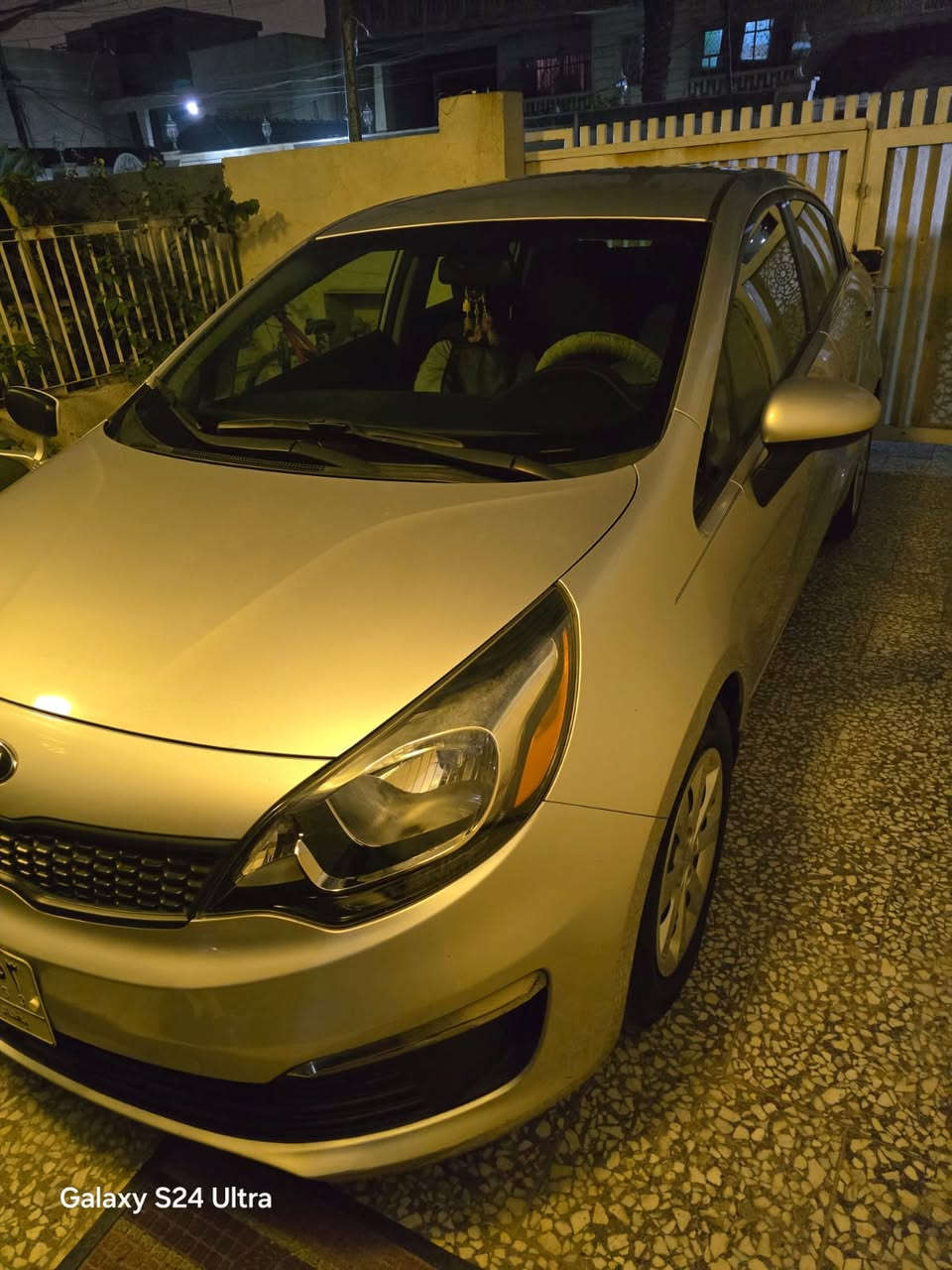 سلام عليكم من رخصة الادمن -كيا ريو 2017 وارد امركي للبيع بدون مراوس ===سعر 120 بيه مجال== عنوان بغداد الكرادة-  رقم بغداد تحويل مباشر-بدون حادث كلين بس حرق بلكشن واضح بلتقرير--محرك 1600 GDi لاصرف ولا تبخير -تبريد تخم تاير كهربائيات سيارة جاهزة-مواصفات عادية-ماشية 17000 --بيه رصعه زغيره باي الصدر بس--اخوان مكلف بلنشر الشراي يتصل وبلخدمة   ***********==سعر 120  بيه مجال
