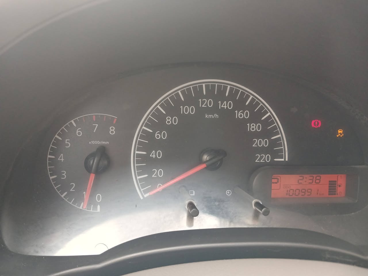 السلام عليكم 
صني هندي 21 للبيع 
بيه ضربه بابين ودعامية مابيهه اي صبغ 
ماشية 100 الف 
محرك كير فول نظافة 
رقم بغداد بأسمي 
للاستفسار على الرقم 
***********
