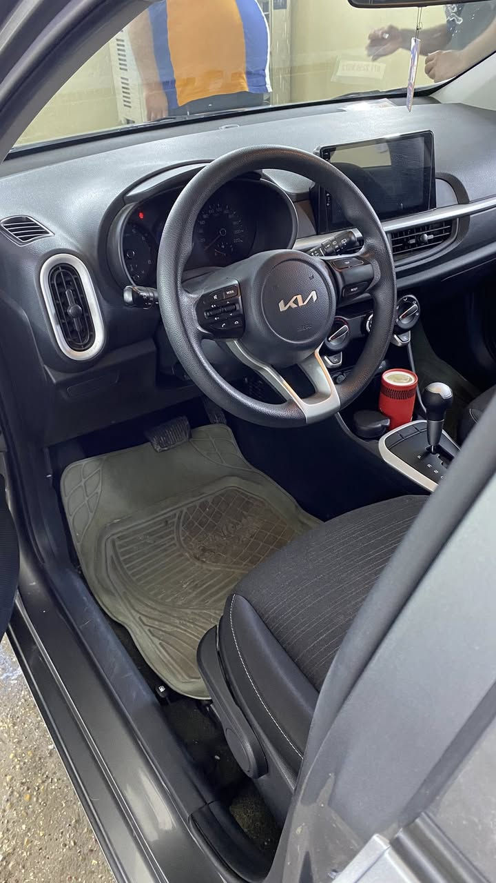 سلام عليكم كيا بيكانتو 2023
ماشية 12 الف كيلو 
محرك 1200 
مواصفاتها بسيطة اشارات بالمري، كاميرا، شاشة اندرويد ،كشاف  
بيها جاملغ جهة الصدر مصلح ع البارد
والدوسة هم مصلحة وكامله 

السعر 128 وبيها مجال
للتواصل واتساب/ ***********
مكان السيارة بغداد/ زيونة
