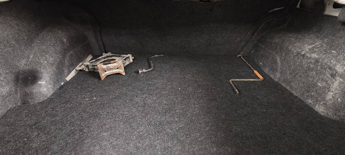 سلام وعليكم بيجو جي ال اكس موديل 2010 داخل بيجي سيارة نضيفة وجاهزة كير مكينة حدادية خير من الله تبريد تدفئة شغالات كهربائيات كلهة شغالة بيهة صبغ جاملغ خلفي يسرة وباب خلف السايق اثر شخوط دوشمة جديدة سنوية 29 رقم بغداد جديد مكان بغداد سعر 36 وبيهة مجال رقم ***********
