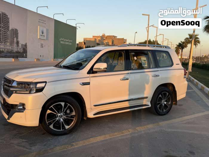 لاند كروز 2021  4600 V8
كراند تورنك سبشل اديشن (ساز ) اصل 
ماشية ٩٩ الف كيلو 
فول مواصفات ٤ كاميرات كشن ٣ دكم
٣ شاشات 
شاحن وايرليس 
فتحة سقف
دبل ماوس 
جنطة كهرباء
مكفولة كفالة عامة عدة رصعة في قبق الجنطة مأشر 
عليها بالصورة 
مكان السيارة / بغداد 
للاستفسار اتصل: ***********
