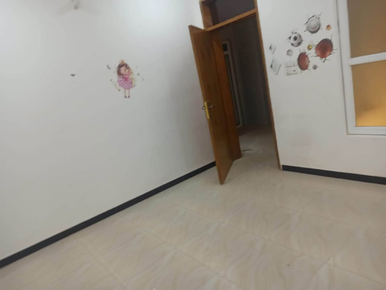 شقه للايجار /طابق ثاني /بناء حديث /معزوله تماما /الموقع /حي الصحه /قريب المدينه المائيه

تتكون من مطبخ -صاله -غرفتين نوم -مجمع صحيات 

السعر /500 بي مجال /مطلوب عائله صغيره 

لللاستفسار اكثر ☎️***********:او مراجعه المكتب /
🌍عنوان المكتب /حله /الاكرمين /مجاور حسينية موسى الكاظم
