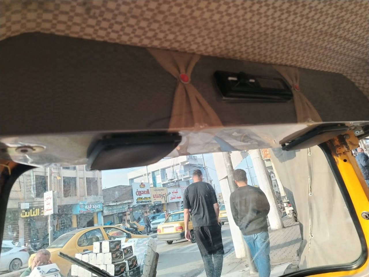 السلام عليكم شباب هذن للبيع دمام مع مسجل سماعات كامل العنوان فلاحيه اني مكلف بنشر الي يريدهن هذا رقم  ***********
