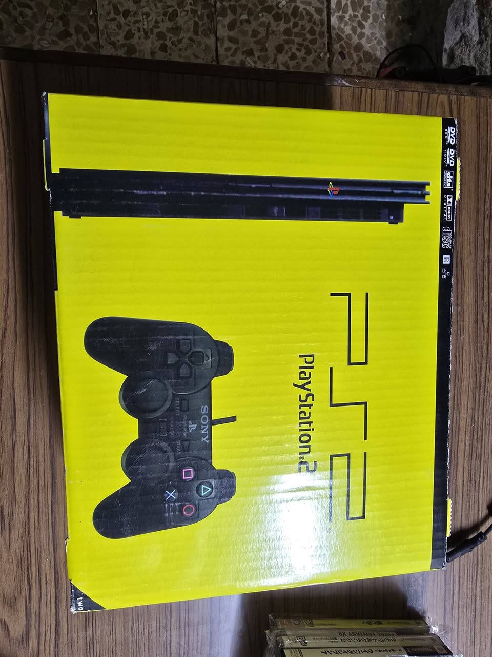 متاح ps2 جهاز سحبة كلش قوي ويا ٦ اقراص اصلي جوستك اصلي ميموري اصلي  السعر ٧٠ الف ***********
