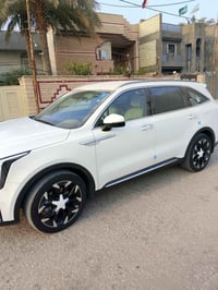 سورنتو 2025 خليجي  علمآ السياره ضمان الدوليه رقم بغداد  دبل كامله داتا...